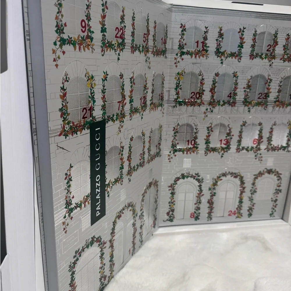 GUCCI HOLIDAY / CHRISTMAS ADVENT CALENDAR Rare Collector's Limited Edition!